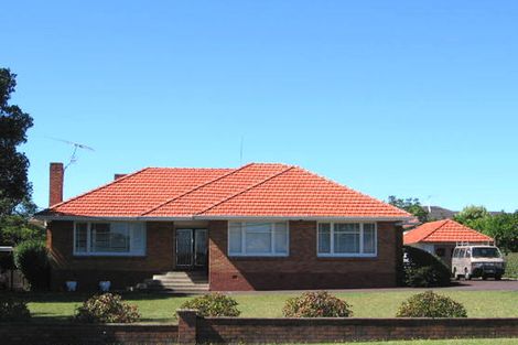 Photo of property in 83 Te Atatu Road, Te Atatu South, Auckland, 0610