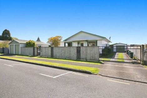 Photo of property in 30 Memorial Place, Waitara, 4320