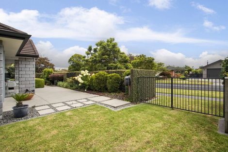 Photo of property in 60 Kayelene Place, Omokoroa, 3114