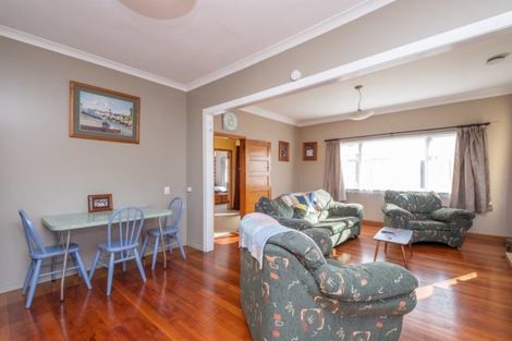 Photo of property in 2 Collins Street, Hawera, 4610