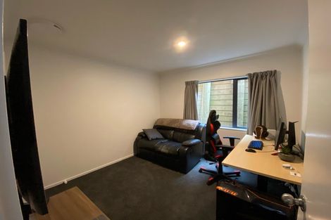 Photo of property in 4a Stella Grove, Newlands, Wellington, 6037