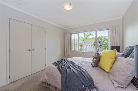 Photo of property in 5 Saltwood Street, Red Beach, 0932
