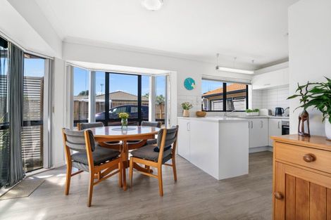 Photo of property in 160 Evans Road, Papamoa Beach, Papamoa, 3118