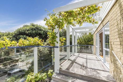 Photo of property in 5 Kellsmere Crescent, Island Bay, Wellington, 6023