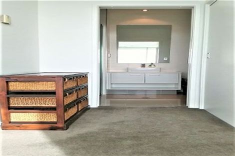 Photo of property in Sentinel Apartments, 1102/3 Northcroft Street, Takapuna, Auckland, 0622