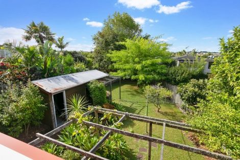 Photo of property in 23 Ellangowan Road, Waiake, Auckland, 0630