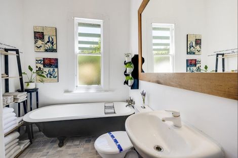 Photo of property in 84 Middle Road, Havelock North, 4130