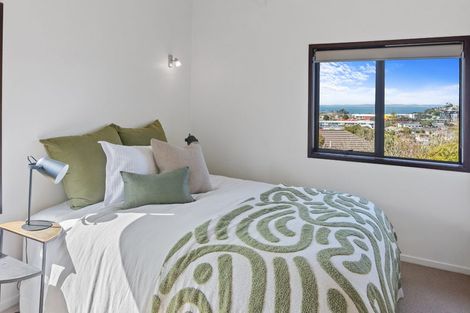 Photo of property in 33 Woodlands Crescent, Browns Bay, Auckland, 0630