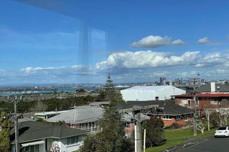 Photo of property in 1a Tui Glen Road, Birkenhead, Auckland, 0626