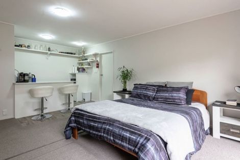 Photo of property in 33 Booralee Avenue, Botany Downs, Auckland, 2010