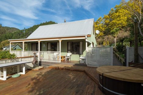 Photo of property in 17 Garden Terrace, Picton, 7220