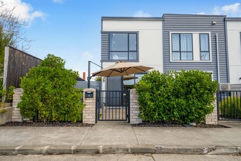 Photo of property in 8 Patariki Way, Beach Haven, Auckland, 0626