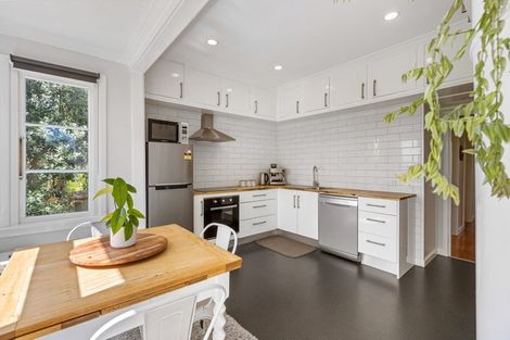 Photo of property in 174 Seaview Road, Westown, New Plymouth, 4310