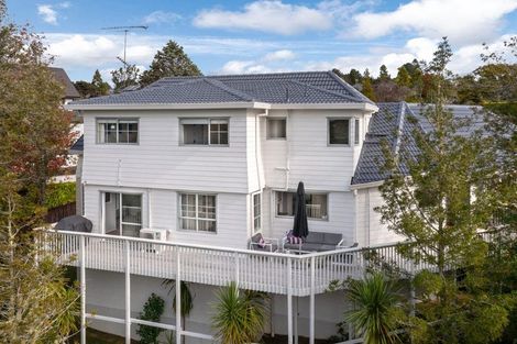 Photo of property in 44 Ravenstone Place, Chatswood, Auckland, 0626