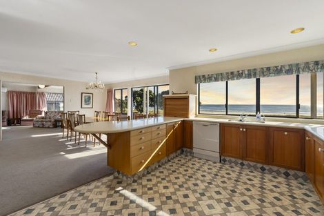 Photo of property in 76 Marine Parade, Mount Maunganui, 3116