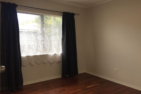 Photo of property in 2/103 Bruce Mclaren Road, Henderson, Auckland, 0612