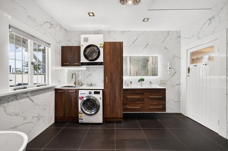 Photo of property in 207 Hurstmere Road, Takapuna, Auckland, 0622