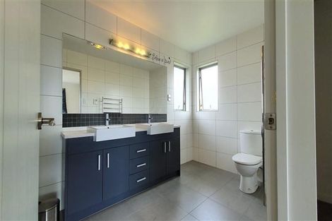 Photo of property in 64 Oakway Drive, Schnapper Rock, Auckland, 0632