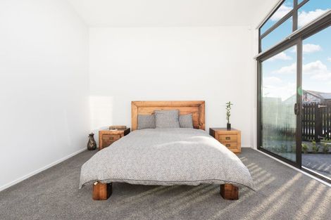 Photo of property in 2 Parachute Crescent, Papakura, 2110