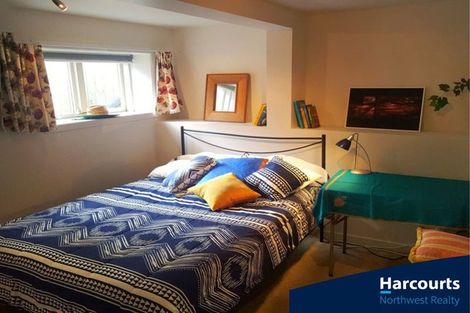 Photo of property in 148 Luckens Road, West Harbour, Auckland, 0618