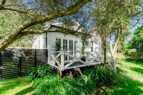 Photo of property in 10 Tilley Road, Paekakariki, 5034