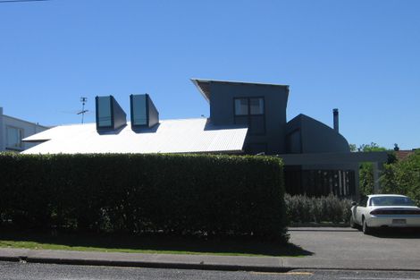 Photo of property in 65 Forrest Hill Road, Milford, Auckland, 0620