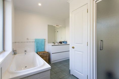 Photo of property in 2247 South Head Road, South Head, Helensville, 0874