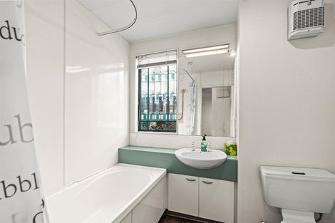 Photo of property in Regent Courts, 2/75 Gloucester Street, Christchurch Central, Christchurch, 8013