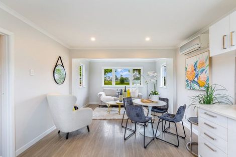 Photo of property in 61 Archibald Road, Kelston, Auckland, 0602