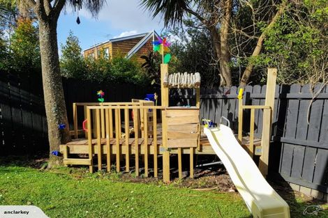 Photo of property in 2/17 Heathglen Place, Bayview, Auckland, 0629