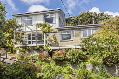 Photo of property in 5 Kellsmere Crescent, Island Bay, Wellington, 6023