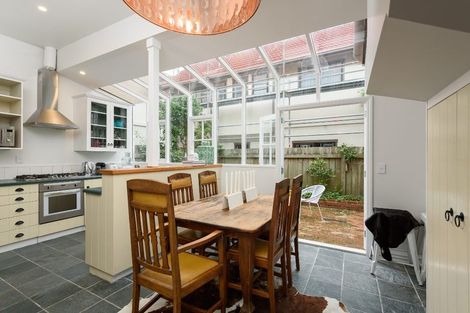 Photo of property in 132 Tinakori Road, Thorndon, Wellington, 6011