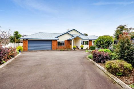 Photo of property in 10 Taylor Place, Merrilands, New Plymouth, 4312