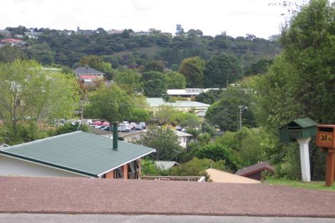 Photo of property in 31d Avonleigh Road, Green Bay, Auckland, 0604