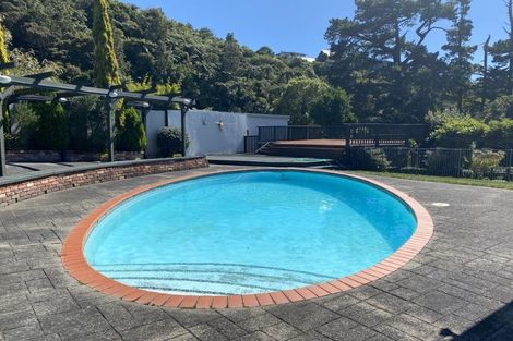 Photo of property in 18 Corrondella Grove, Belmont, Lower Hutt, 5010
