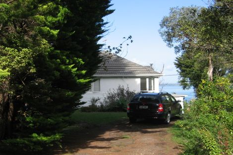 Photo of property in 12 Kauri Point Road, Laingholm, Auckland, 0604