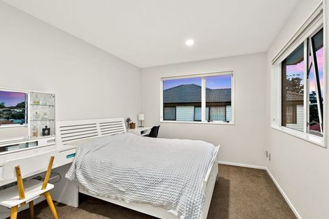 Photo of property in 3 Younger Lane, Massey, Auckland, 0614
