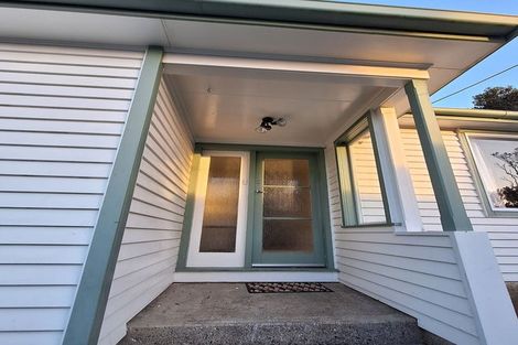 Photo of property in 18 Lyndfield Lane, Newlands, Wellington, 6037