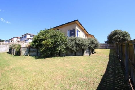 Photo of property in 74 George Deane Place, Greenhithe, Auckland, 0632