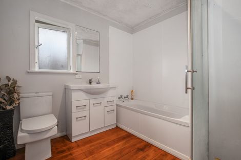 Photo of property in 10 Rollerson Street, Papakura, 2110