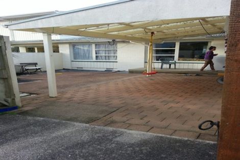 Photo of property in 2/2 Lansdowne Street, Bayswater, Auckland, 0622