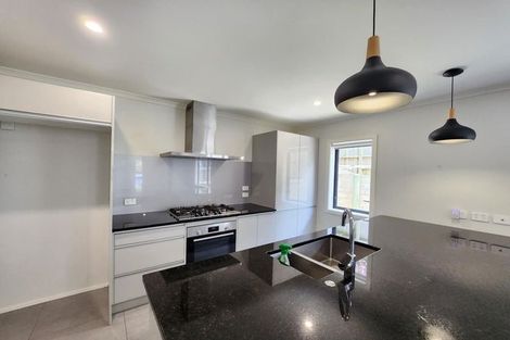 Photo of property in 28a Redwood Avenue, Tawa, Wellington, 5028