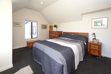 Photo of property in 2 Oakford Close, Riccarton, Christchurch, 8011