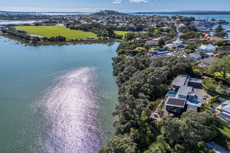 Photo of property in 10a First Avenue, Stanley Point, Auckland, 0624
