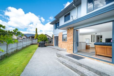 Photo of property in 11 Rosetti Rise, West Harbour, Auckland, 0618