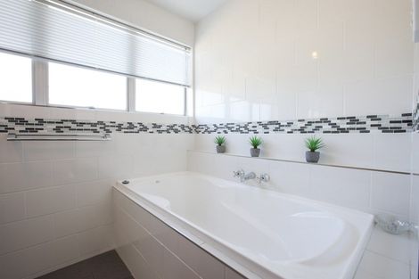 Photo of property in 8 Home Street, Winton, 9720