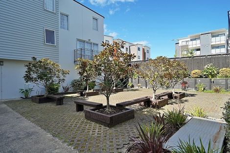 Photo of property in 12/6 Islington Avenue, New Lynn, Auckland, 0600