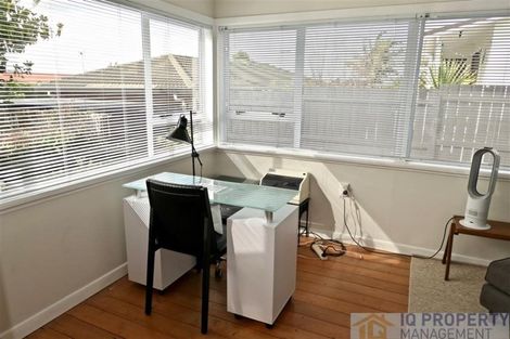Photo of property in 43 Eastglen Road, Glen Eden, Auckland, 0602