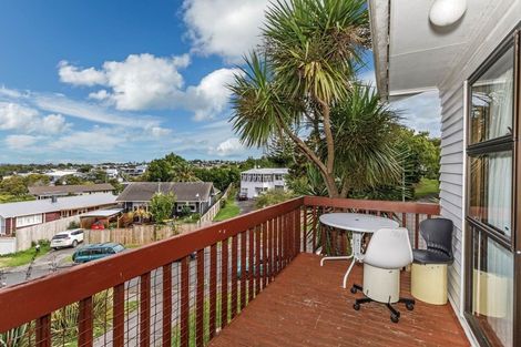 Photo of property in 15 Roband Avenue, Glenfield, Auckland, 0629