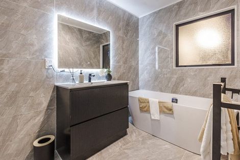 Photo of property in 12 Senator Drive, Manurewa, Auckland, 2105